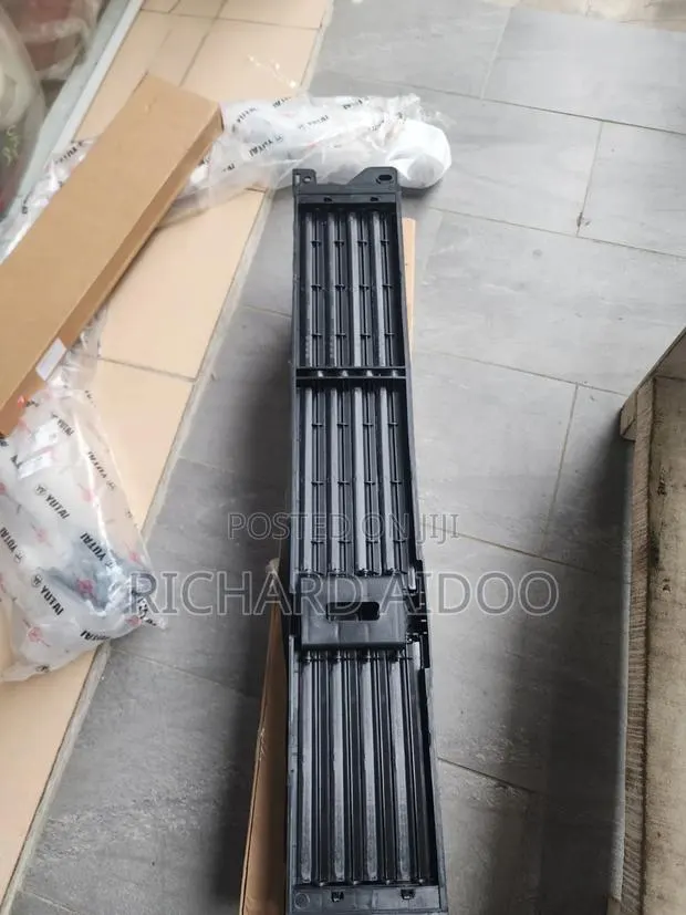 Mitsubishi Outlander 2023 Shutter Grill Available · Photo 1
