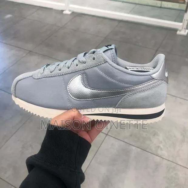 Nike Womens Cortez TXT Light Pumice · Photo 1