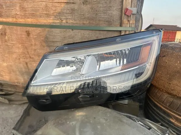 Ford Explorer 2018 Headlight · Photo 1