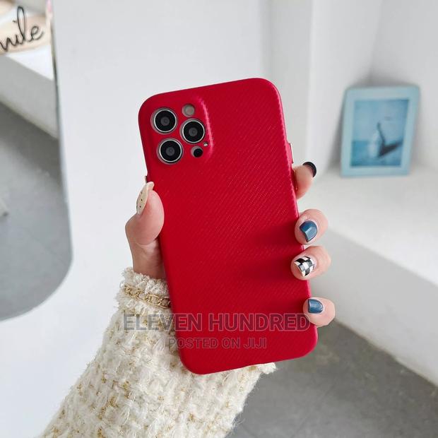Apple iPhone 13 Pro Max Fabric Case · Photo 1