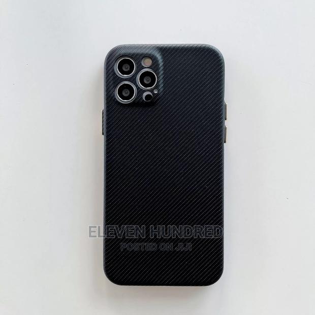 Apple iPhone 12 Pro Max Fabric Case · Photo 2