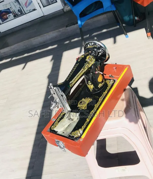 Unique and Authentic (Black) Hand Sowing Machine · Photo 1