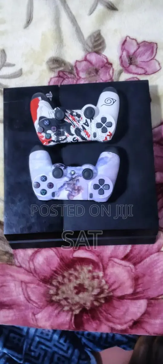 PlayStation 4 Standard for Sale · Photo 1