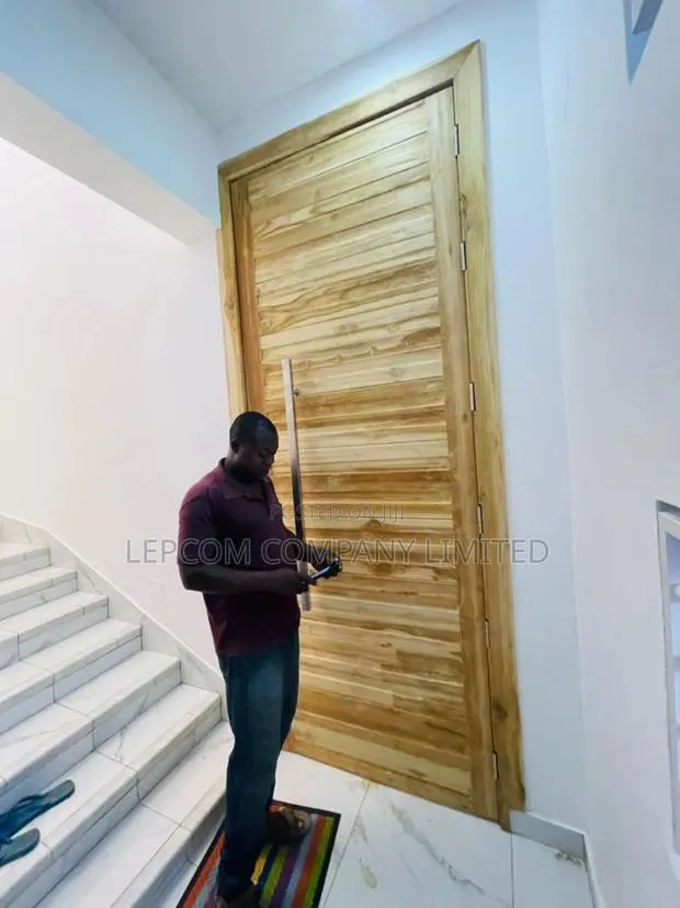 Customised Door (Wood). 10 Feet Doors Included · Photo 1