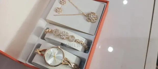3 in 1 Gold Jewelry Set · Photo 2