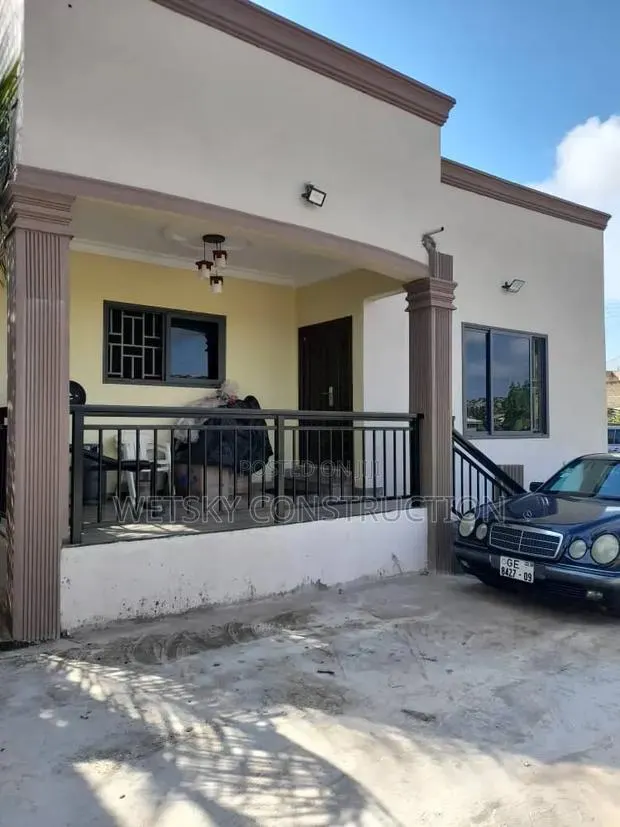 Furnished 4bdrm House in Awoshie-Anyaa, Market for sale · Photo 1
