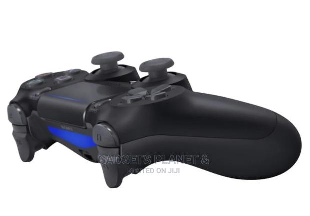 PLAYSTATION Dualshock 4 V2 Wireless Controller - Black · Photo 2
