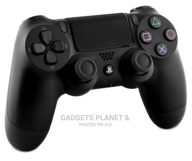 PLAYSTATION Dualshock 4 V2 Wireless Controller - Black · Photo 3