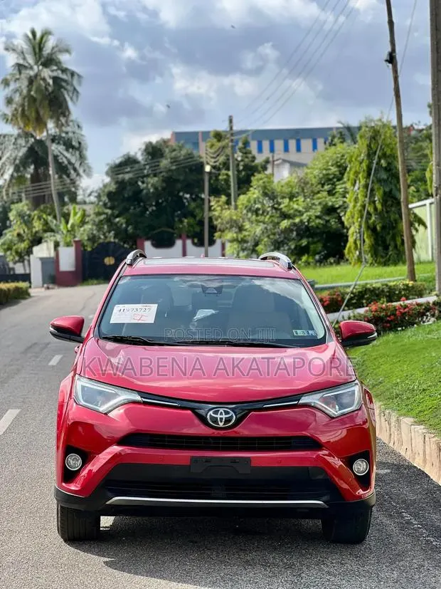 Toyota RAV4 Platinum 4dr SUV AWD (2.5L 4cyl 6A) 2018 Red · Photo 1