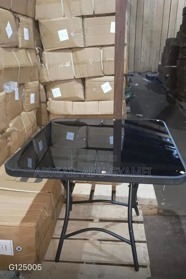 Table 80*80 · Photo 1