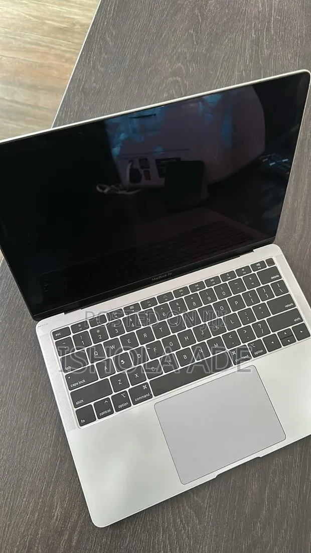 Laptop Apple MacBook Air 2019 8GB Intel Core i5 SSD 256GB · Photo 1