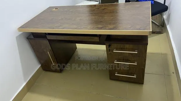 Office Desk · Photo 1