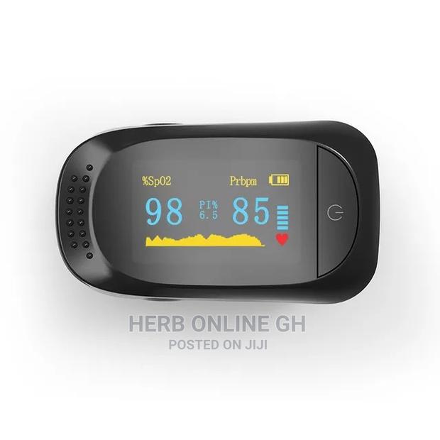 Pulse Oximeter (FREE Case) · Photo 2