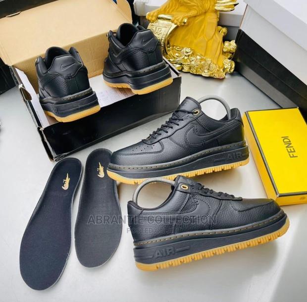 Nike Air Force 1 Luxe Black Gum · Photo 2