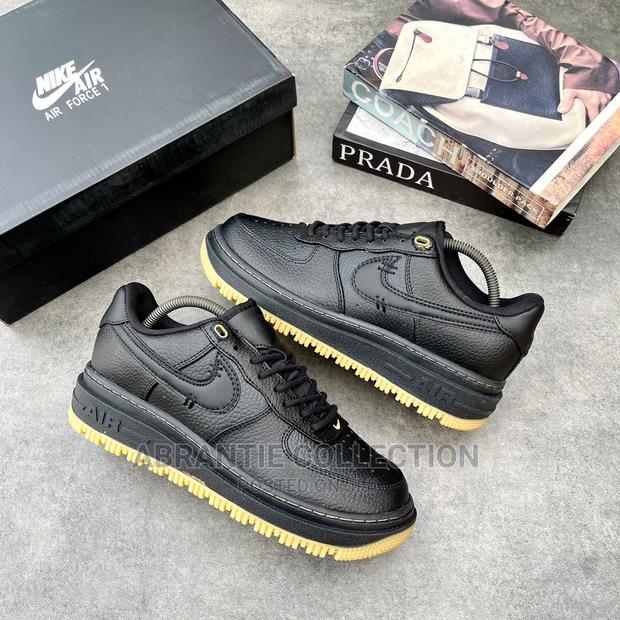 Nike Air Force 1 Luxe Black Gum · Photo 1