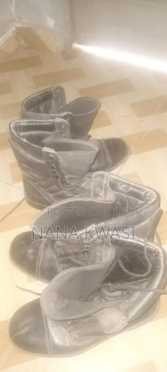 Bull Dozer Boots · Photo 1