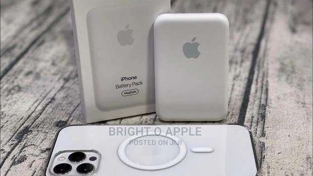 Apple Magsafe Adapter · Photo 2