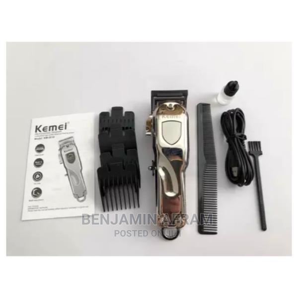 Durable Cordless Rechargeable Hair Trimmer · Photo 3