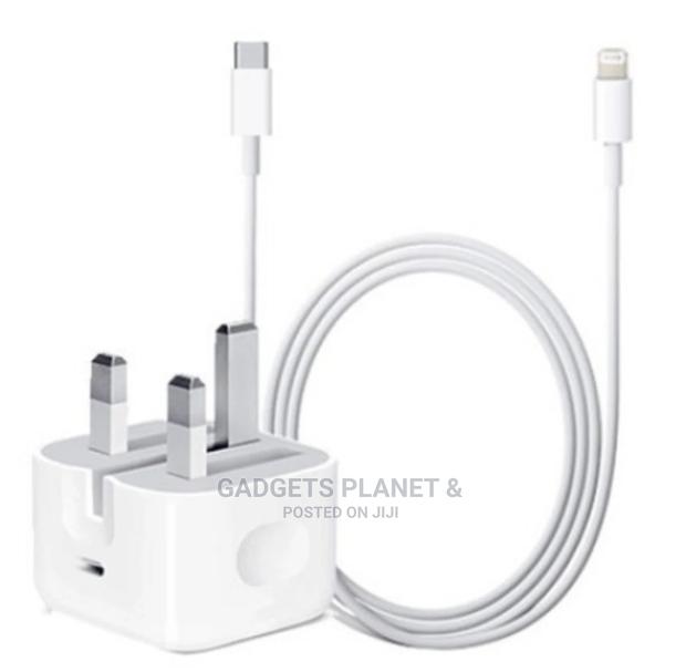 Apple Type C Charger 3 Pins - 20W · Photo 1