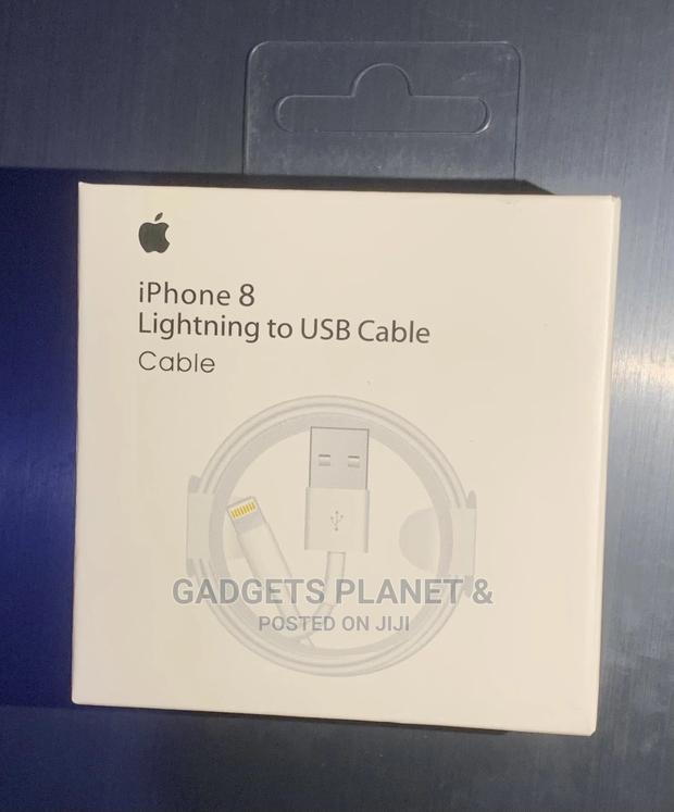 iPhone 8 USB to Lightning Cable - 1m · Photo 2