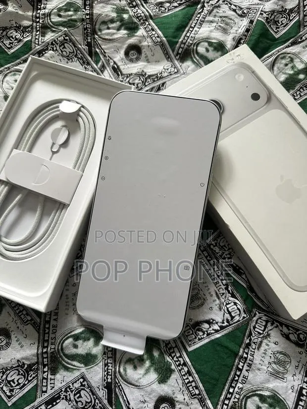 New Apple iPhone 17 Pro Max 512 GB Silver · Photo 1