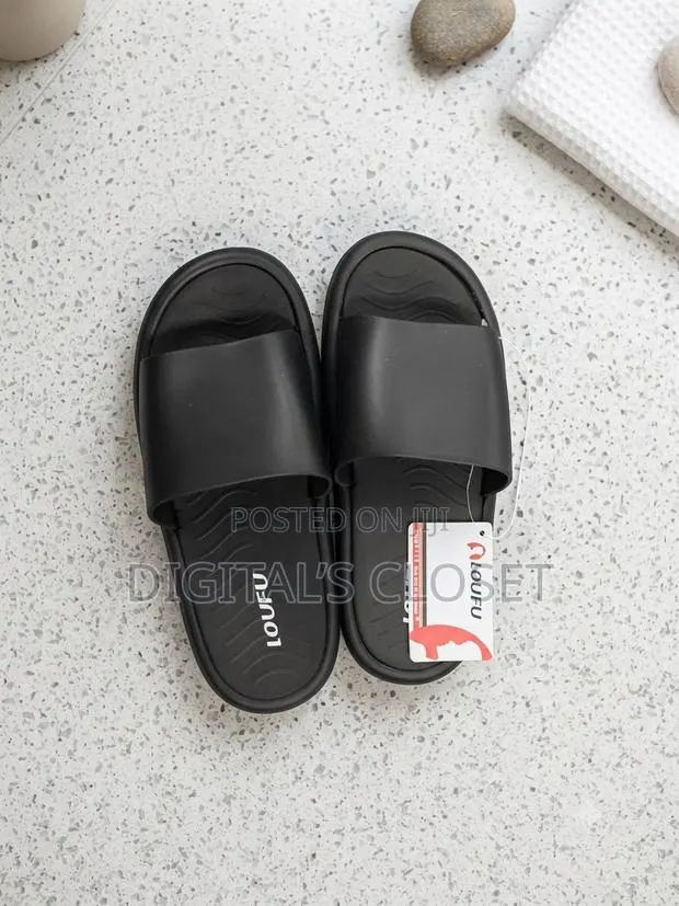 Luff O Slippers in Sizes · Photo 1