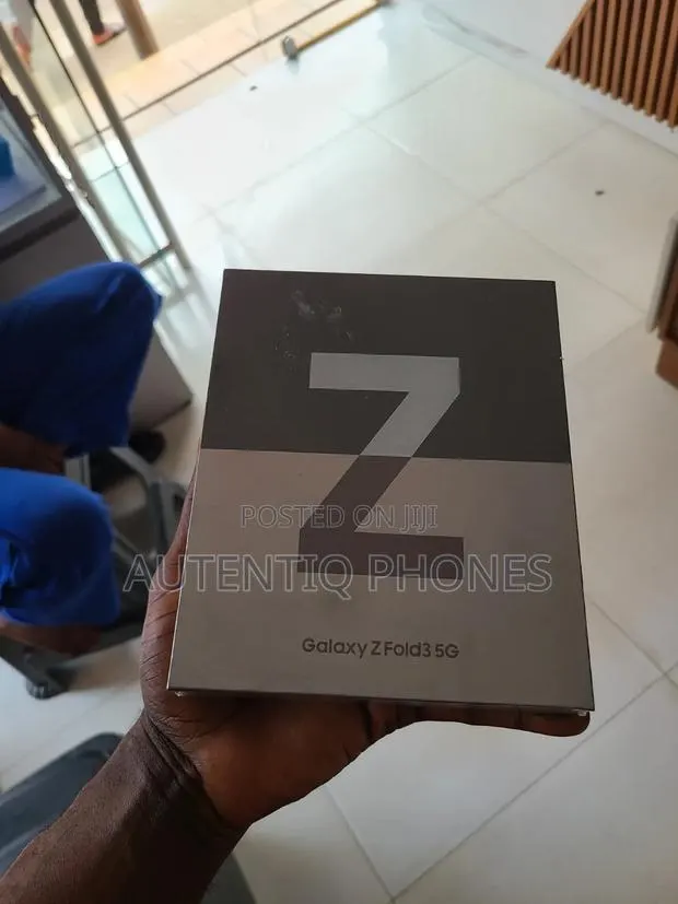 New Samsung Galaxy Z Fold3 5G 512 GB Black · Photo 1