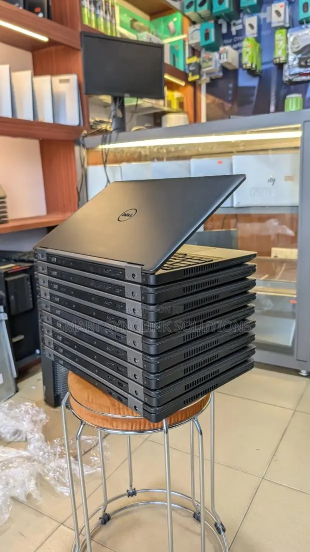 Laptop Dell Latitude E5570 8GB Intel Core i5 HDD+SSD 500GB · Photo 1