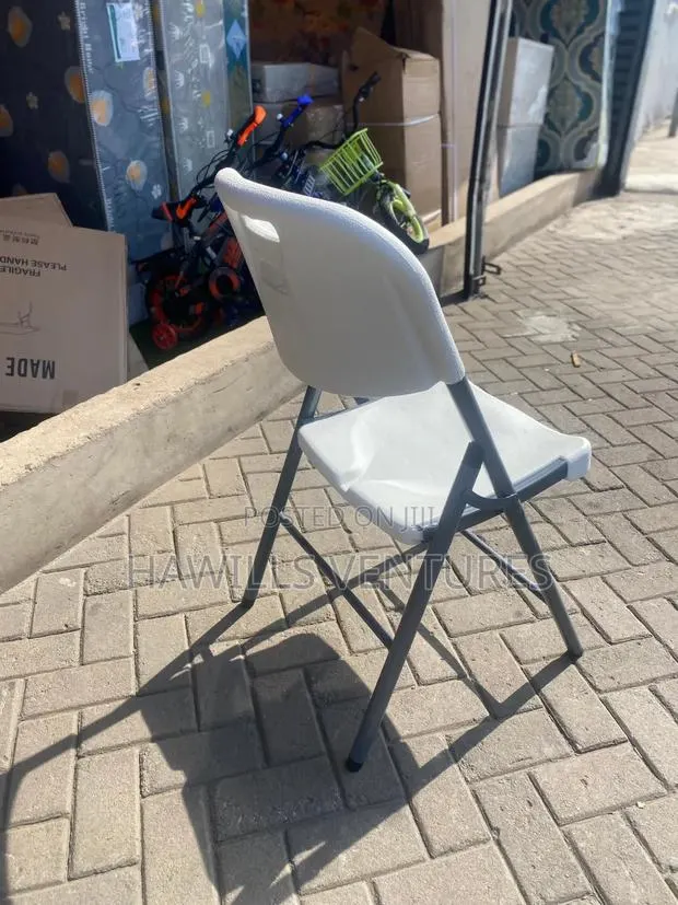 Folding Chair · Photo 1