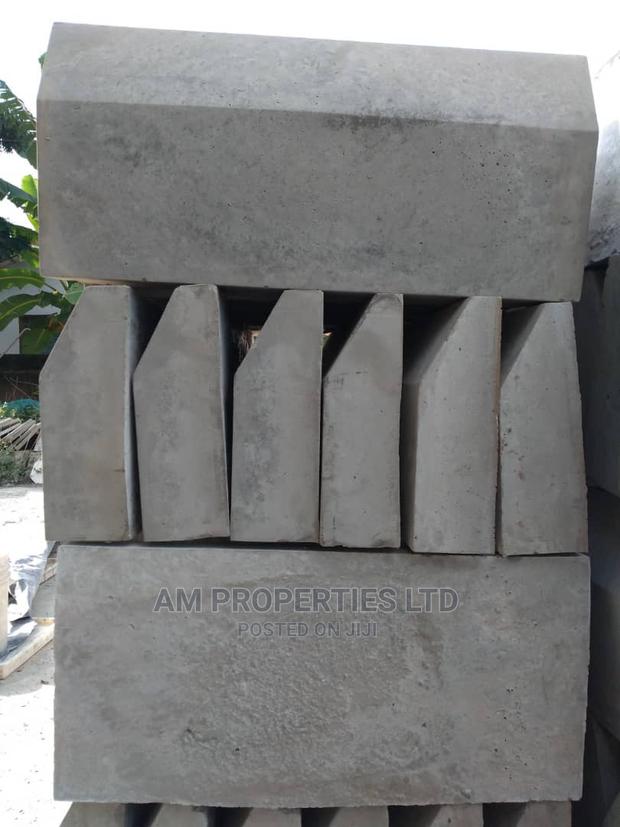 Quality Garden/ Roadside Kerbs for Sale · Photo 4