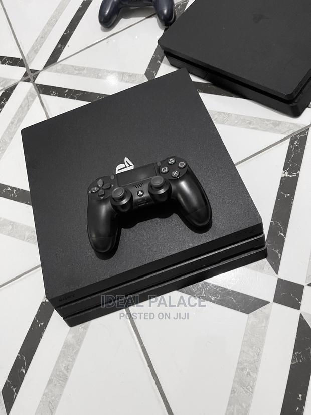 Playstation 4 Pro 10 Games · Photo 2