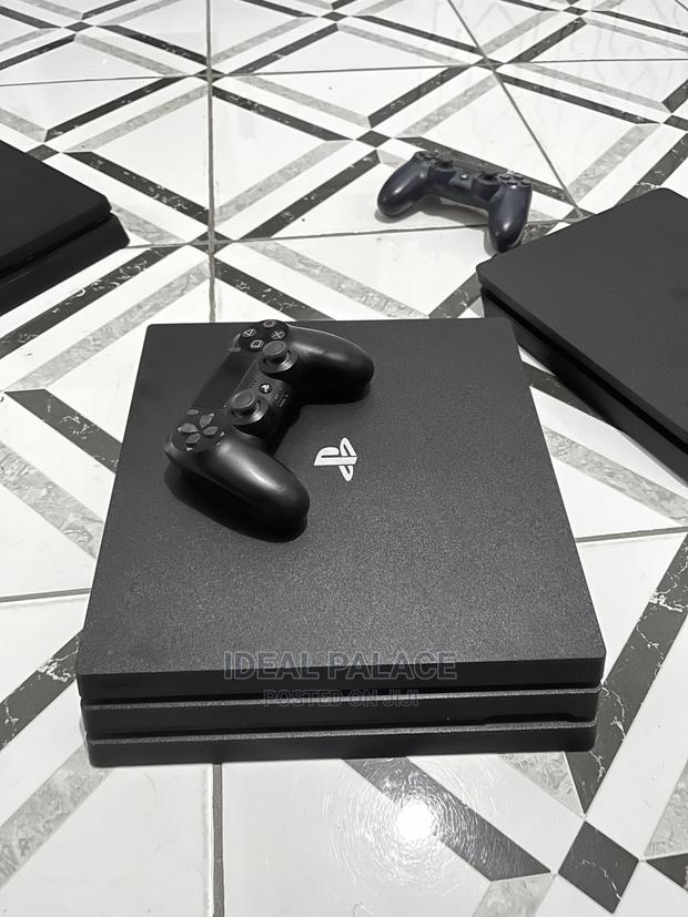 Playstation 4 Pro 10 Games · Photo 1