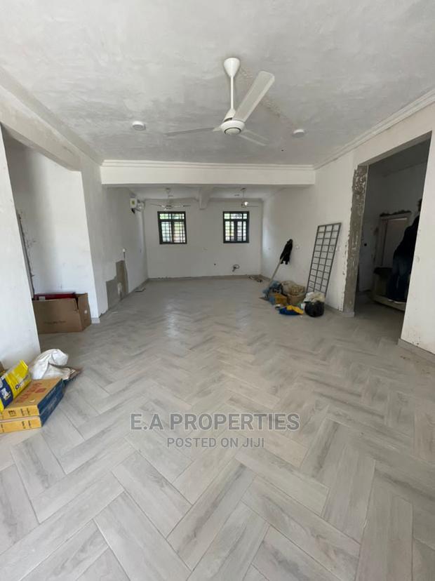 3bdrm Apartment in E a Propertis, Coffee Shop Area for Rent · Photo 2