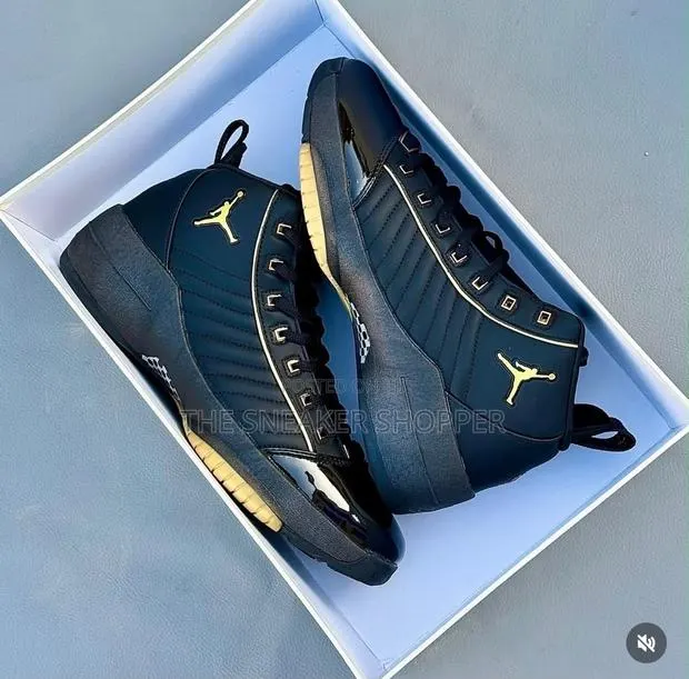 Air Jordan 19 SE - Black / Metallic Gold · Photo 1