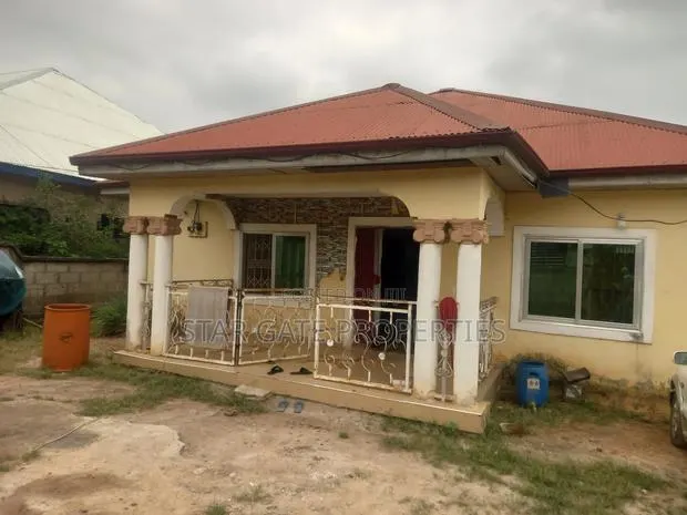 4bdrm House in Kenyasi Nwamase., Kwabre for sale · Photo 1