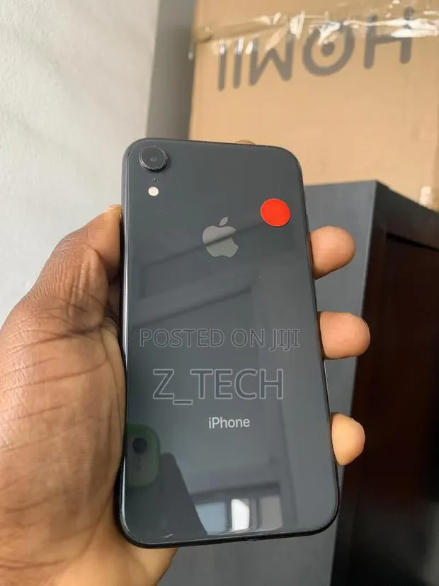 Apple iPhone XR 128 GB Black · Photo 1