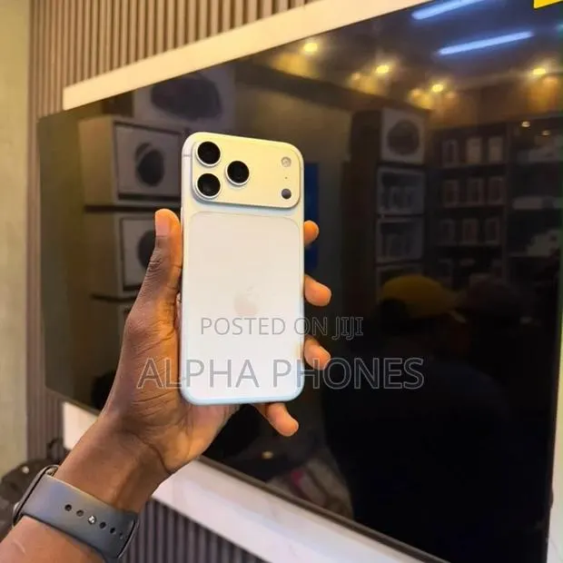 Apple iPhone 17 Pro 512 GB White · Photo 1