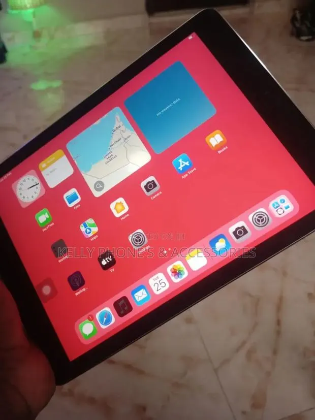 Apple iPad 9.7 64 GB Silver · Photo 1