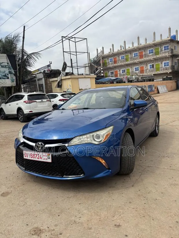 Toyota Camry LE 4dr Sedan (2.5L 4cyl 6A) 2016 Blue · Photo 1