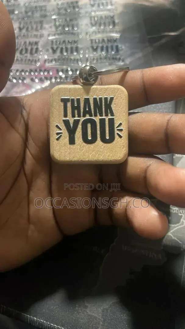 Customizable Wooden Keyholder for All Events. · Photo 1