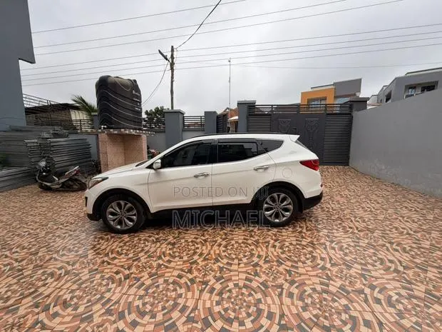 Hyundai Santa Fe 2014 White · Photo 1
