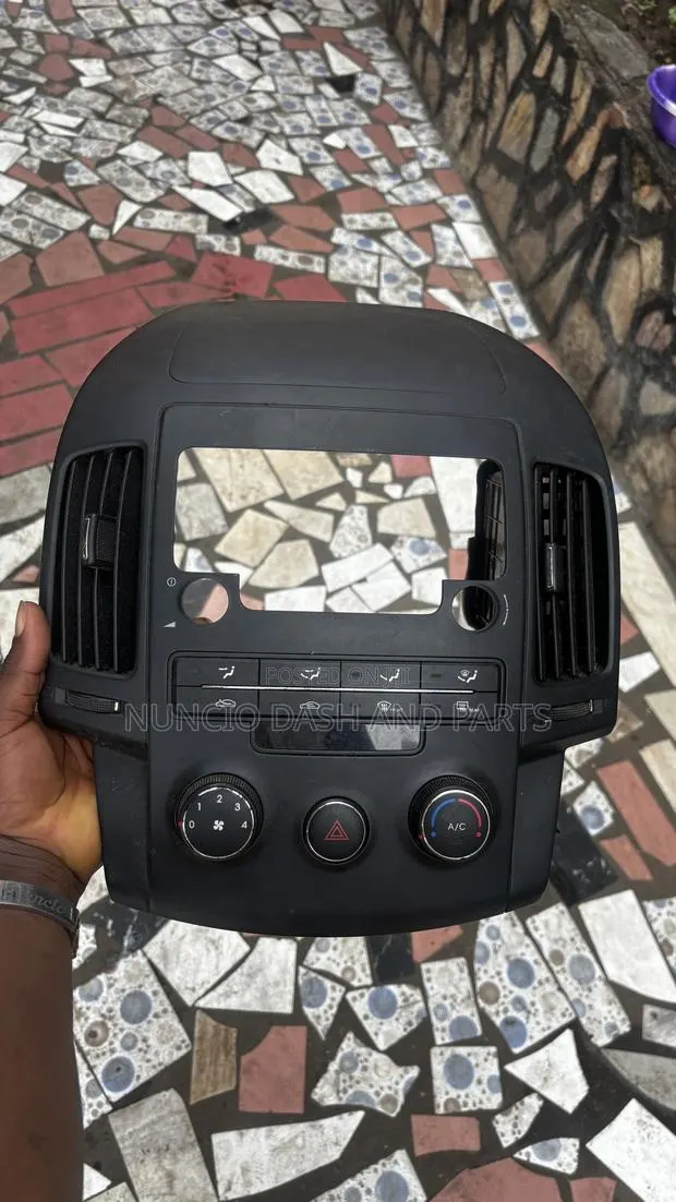 Hyundai I30 Dash Board Tape Face · Photo 1