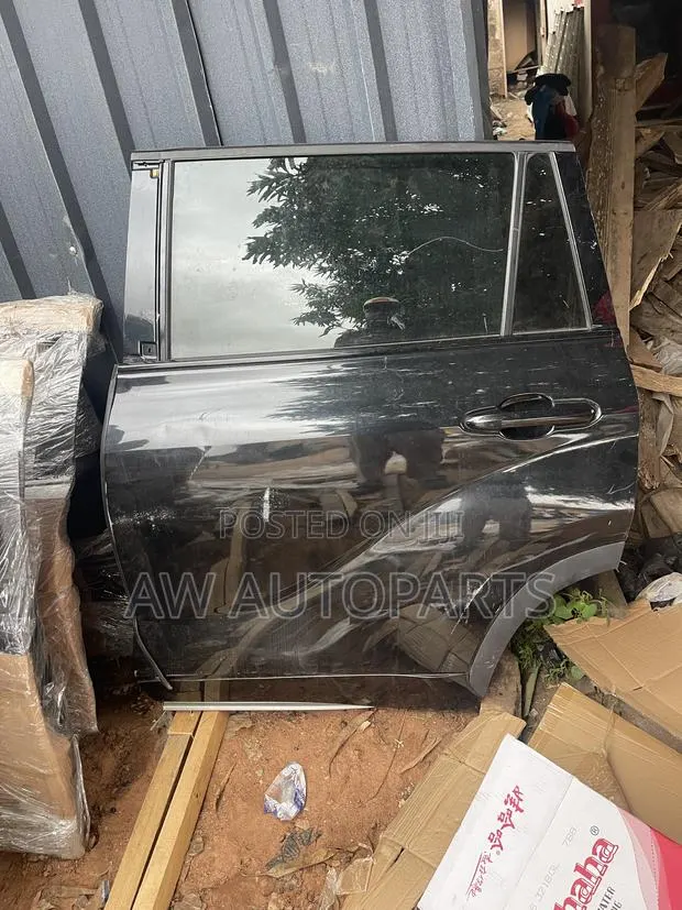 Toyota Highlander 2020-2025 Door Back Left · Photo 1