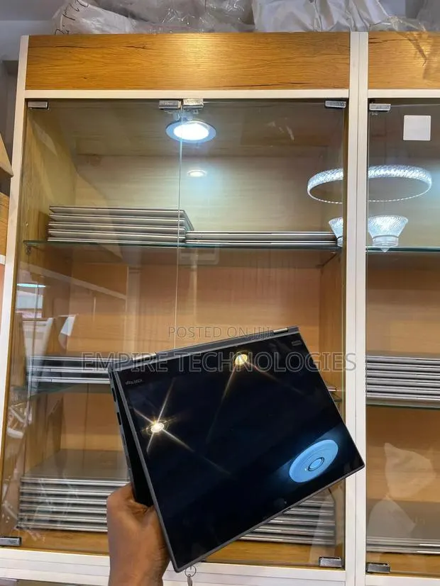 Laptop Lenovo ThinkPad X390 Yoga 8GB Intel Core i5 SSD 256GB · Photo 1