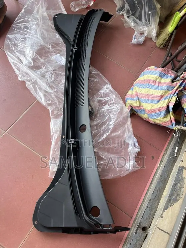 Hyundai Elantra 2017 to 2018 Wiper Panel. · Photo 1