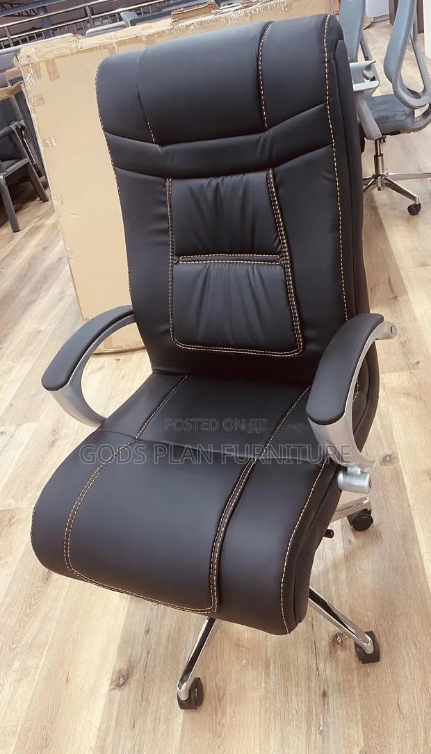 Swivel Leather Office Chair · Photo 1