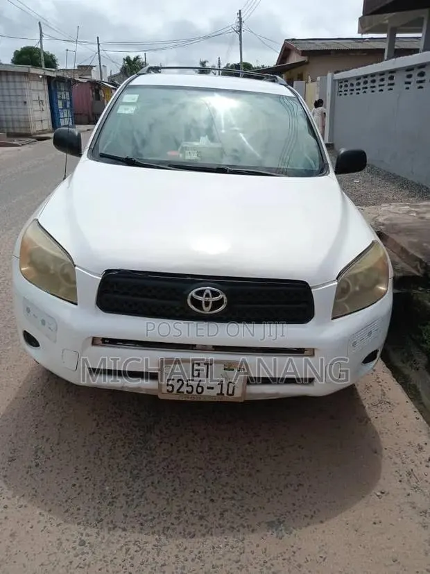 Toyota RAV4 2005 White · Photo 1