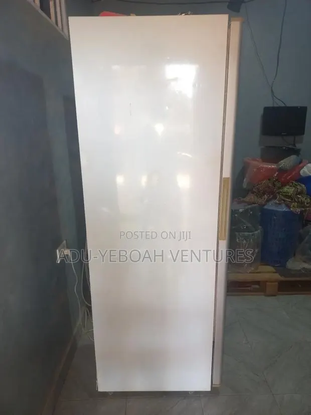 Display Fridge · Photo 1