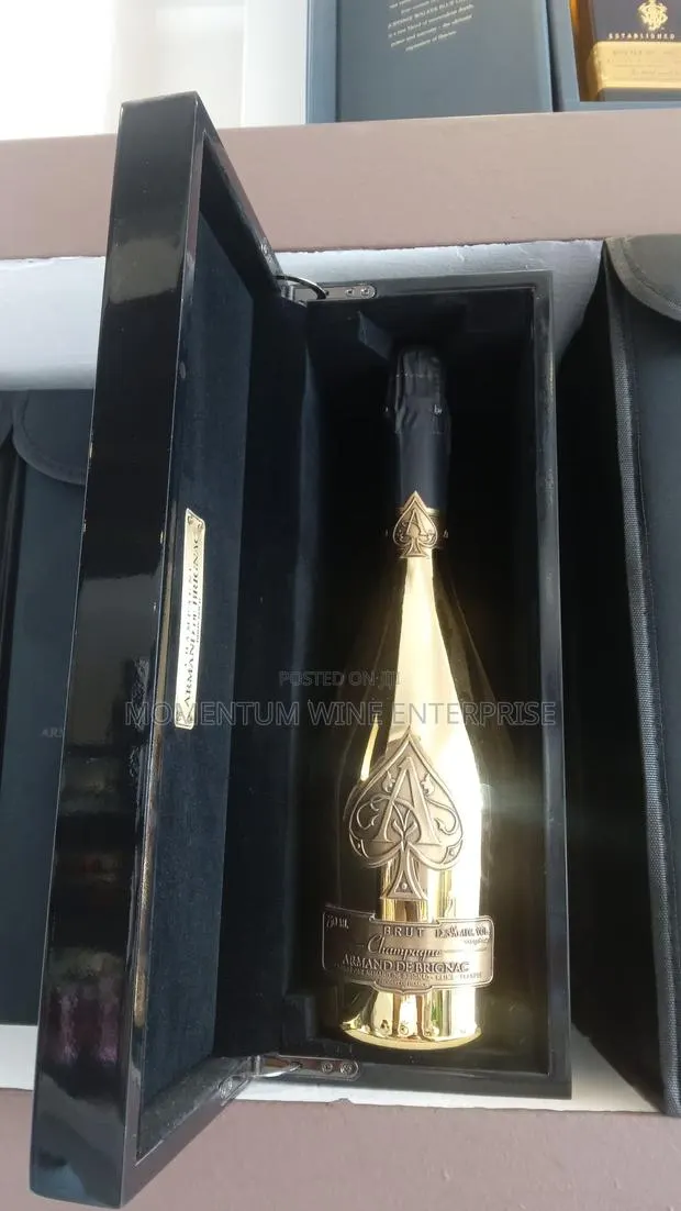Armand De Brignac Brut Gold in Gift Box (Ace of Spades) 75cl · Photo 1