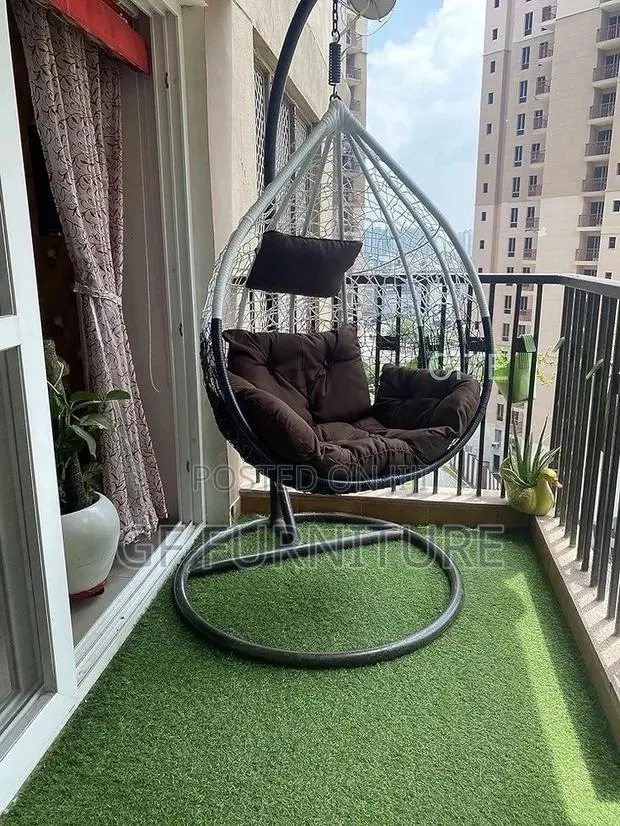Hanging Egg Swing Chair · Photo 1